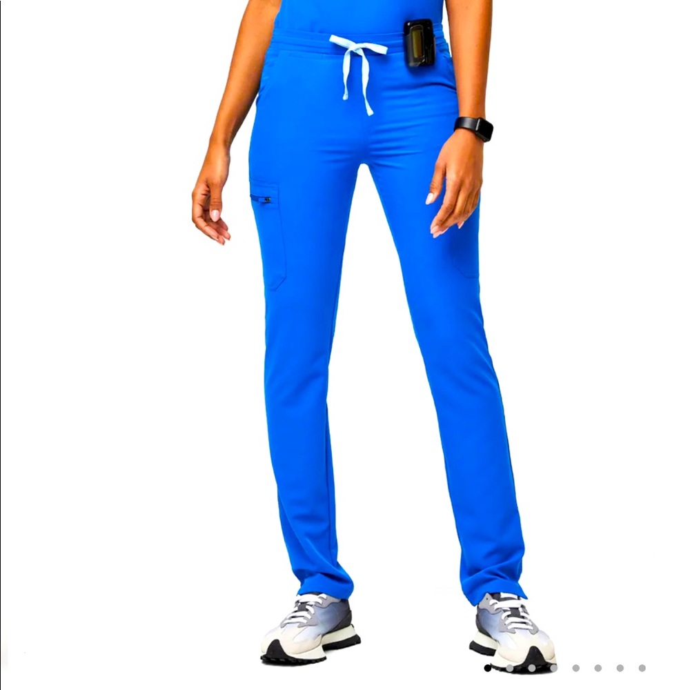 FIGS: Yola skinny scrub bottoms